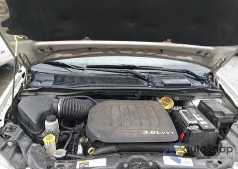 2016 Chrysler Town & Country Touring z USA, uszkodzony, nr VIN 2C4RC1BG0GR237747